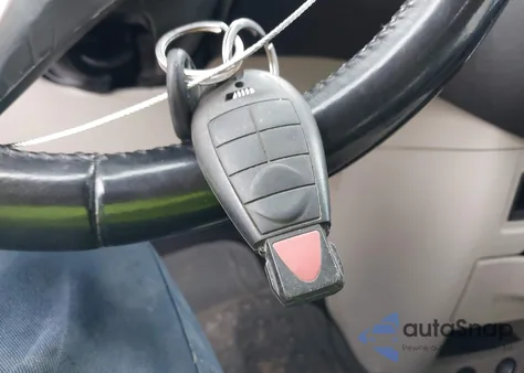 2013 Chrysler Town & Country Touring from USA, damaged, VIN 2C4RC1BG6DR630518